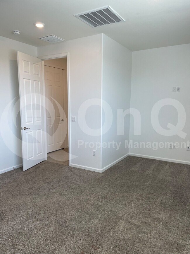 Building Photo - 10296 S Cienega Knolls Loop