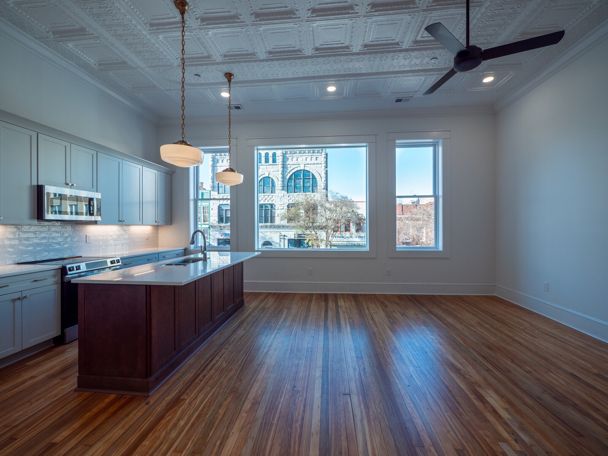 Building Photo - 121 N Main St