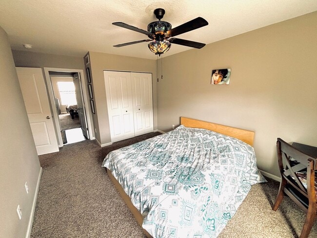 Building Photo - Solar Home!  Beautiful 4bed/3bath Single Family Home in Shakopee