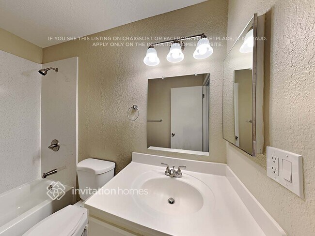 Building Photo - 120 Persimmon Dr