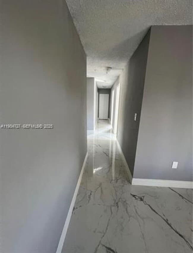 Building Photo - 511 NW 82nd Ave