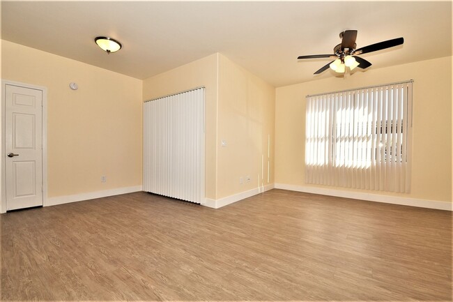 Building Photo - Lovely 1st Floor, 2 Bed 2 Bath At Coronado...