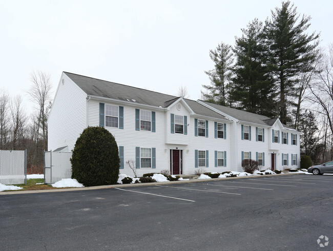 Meadowbrook Park Apartments - Queensbury, NY | Apartment Finder