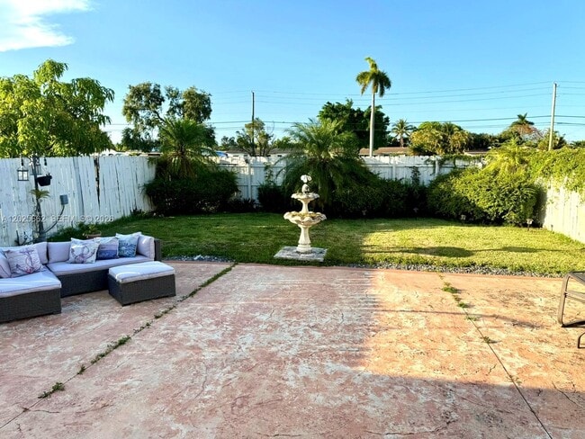 Building Photo - 10971 SW 69th Terrace