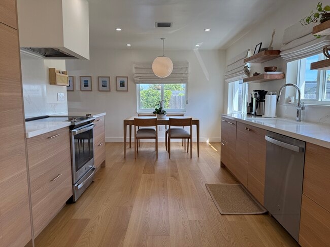 Building Photo - 12275 Quail Roost Dr