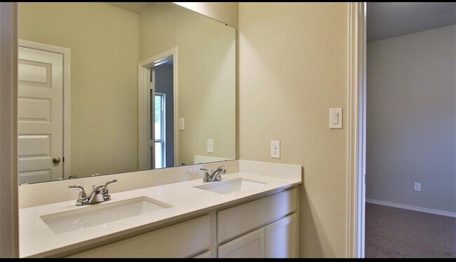 Building Photo - 217 N Carson Cub Ct