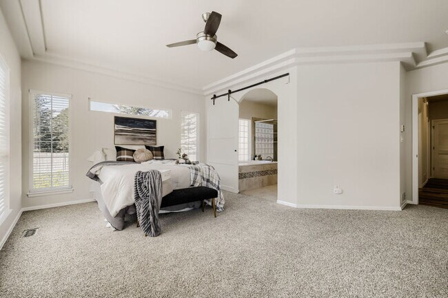 Building Photo - 9506 Hollydale Ct