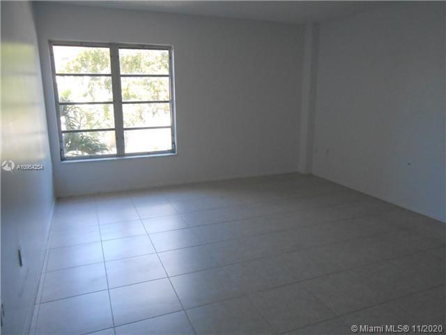 Building Photo - 4154 Inverrary Dr