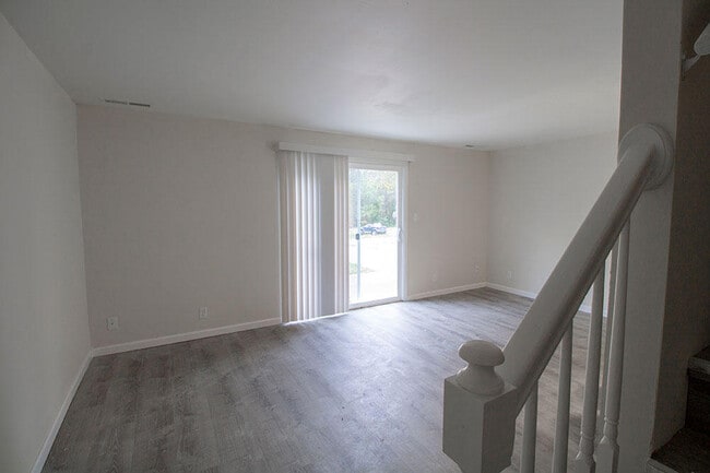 Building Photo - 1323 S Roseta Ave