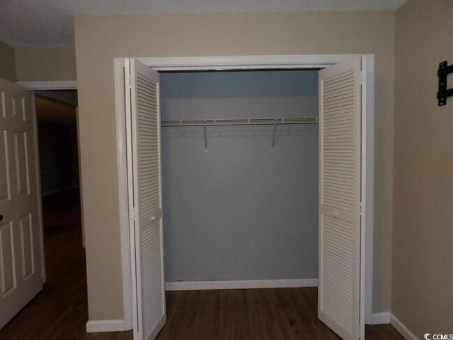 Building Photo - 1095 Plantation Dr W