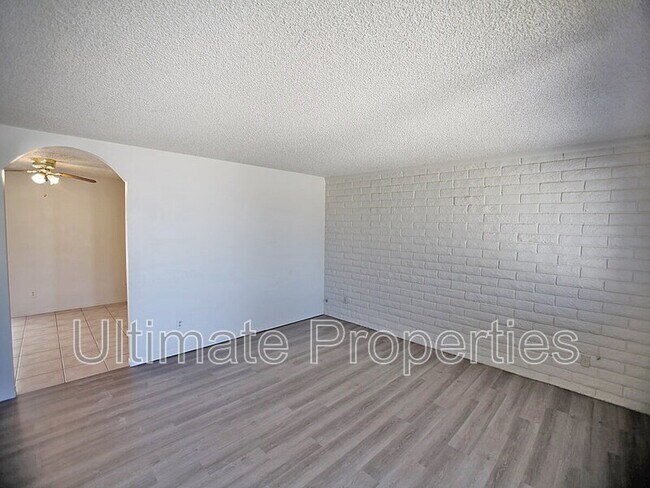 Building Photo - 6043 N 71st Ln
