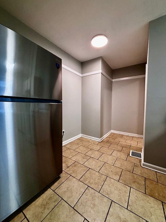Building Photo - Cozy & Convenient Studio Apartment in Fair...