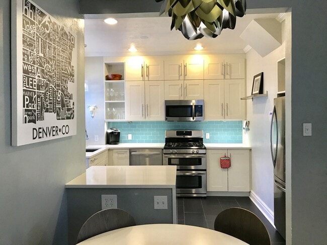 Building Photo - Bright and Cozy 2-Bedroom in Sunnyside wit...