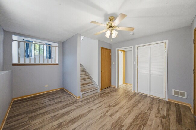 Building Photo - Move-In Ready Split-Level with Open Floor Plan