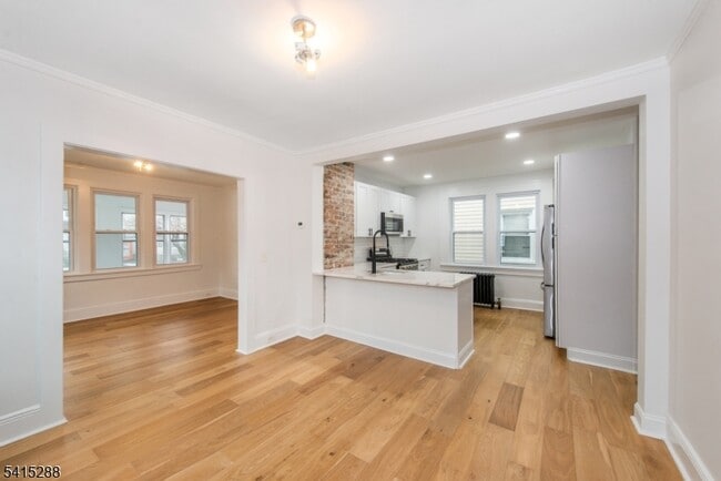 Building Photo - 12 Linden Ave