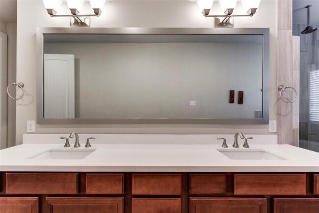 Building Photo - 2724 Rutland St