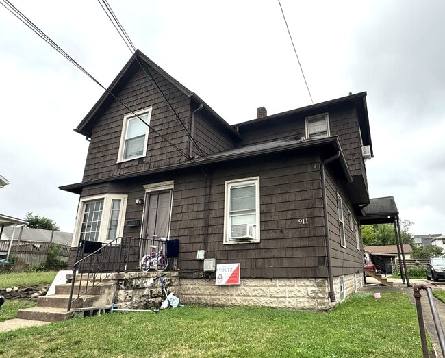 Building Photo - 911 Camden Ave SW