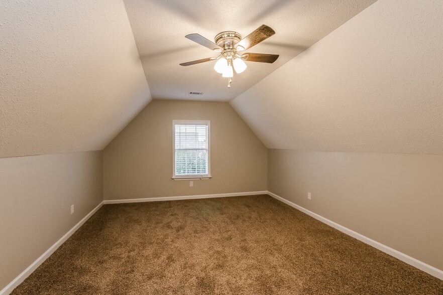 Building Photo - 9893 Farmyard Dr