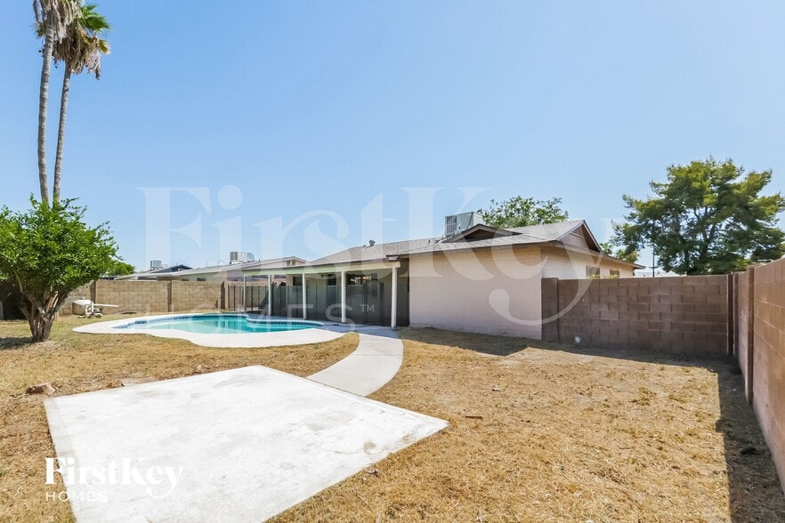 Building Photo - 10612 N 47th Dr