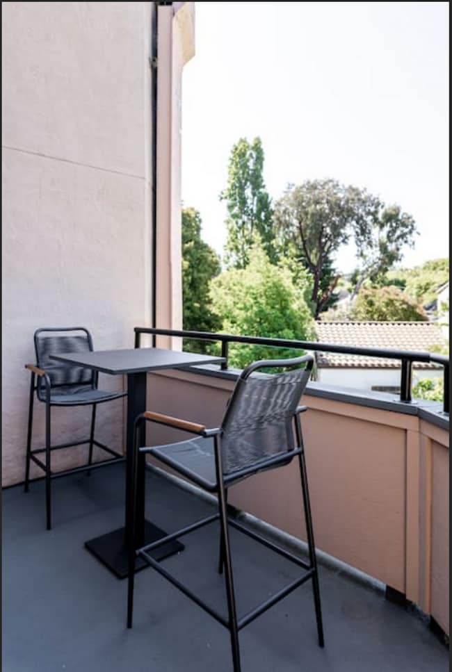 Building Photo - EPIC REA -End-unit AND TOP TWO floors (pen...