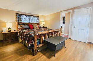 Building Photo - 425 Hemlock Ln