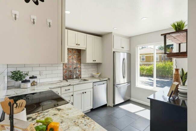 Building Photo - 1458 Hudson St