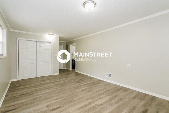 Building Photo - 4 Bedroom Pet-Friendly Home in INDIANAPOLI...