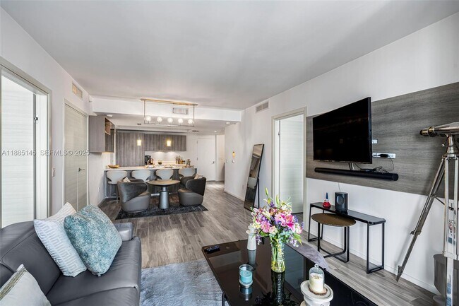 Building Photo - 801 S Miami Ave