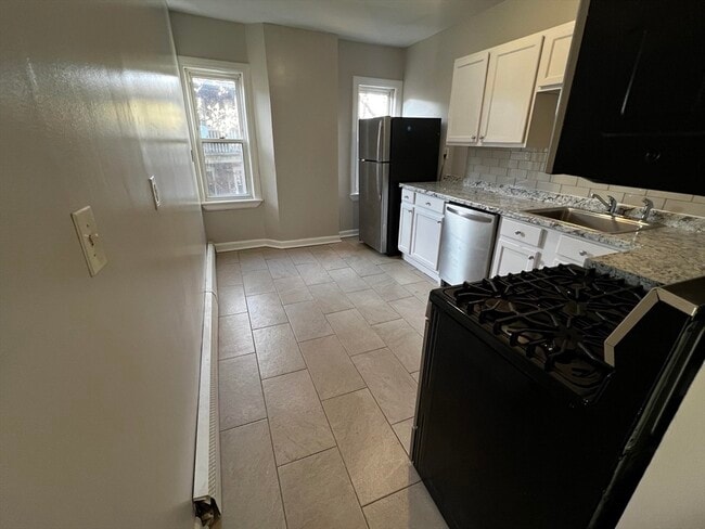Building Photo - 35 Harold St