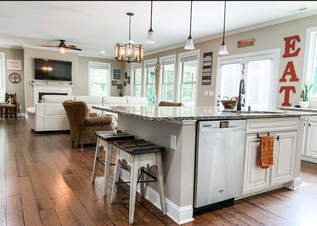 Building Photo - 1041 Blue Larkspur Ave