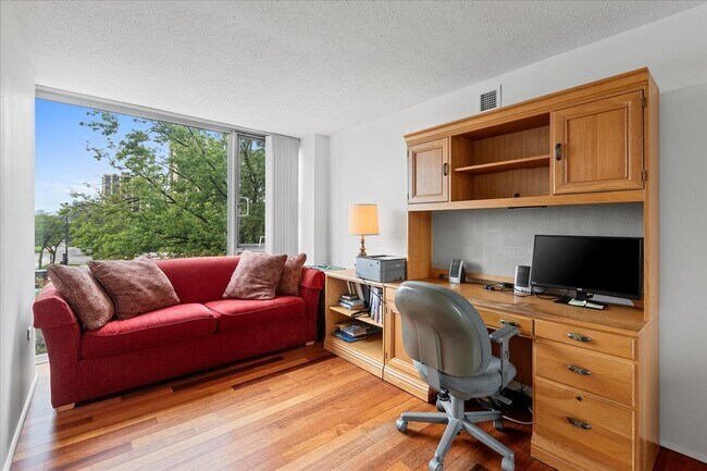 Building Photo - 3115 S Michigan Ave