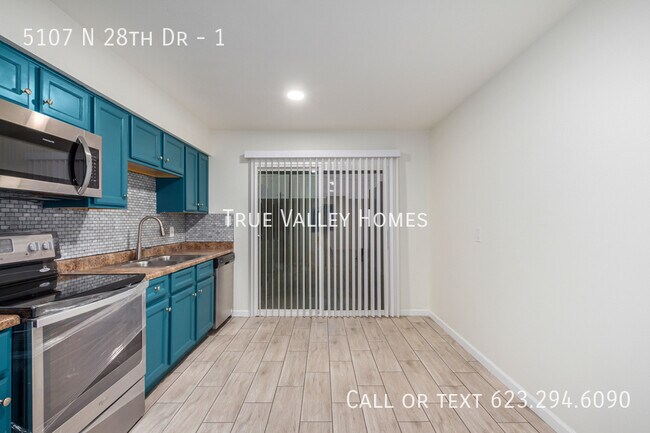 Building Photo - 5107 N 28th Dr