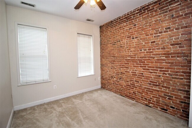 Building Photo - 1819 Jackson St