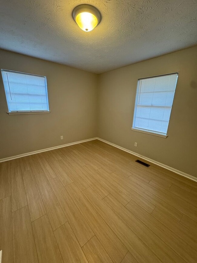 Building Photo - 2317 Glenvale Rd