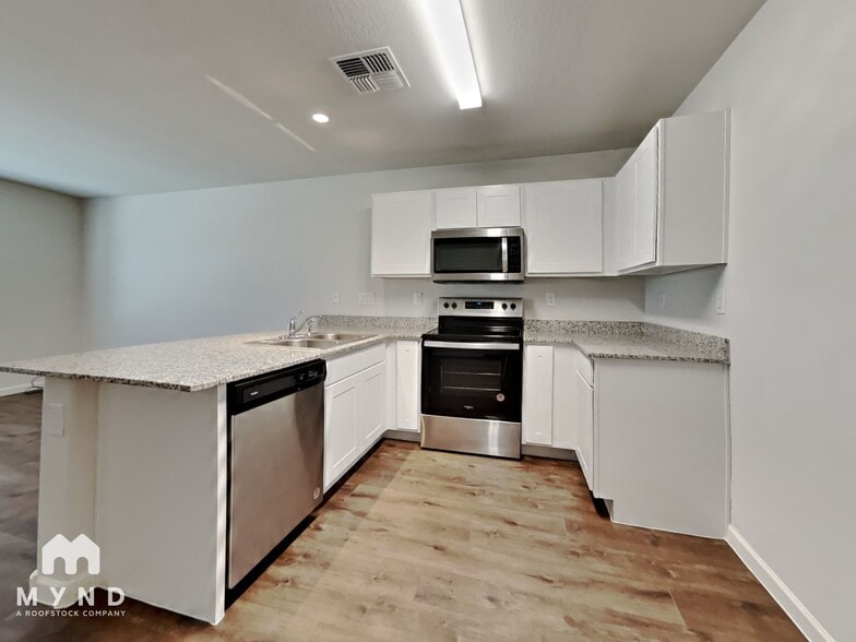 Building Photo - 254 S Picacho Heights Rd