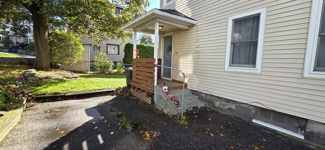 Building Photo - 72 Seymour St