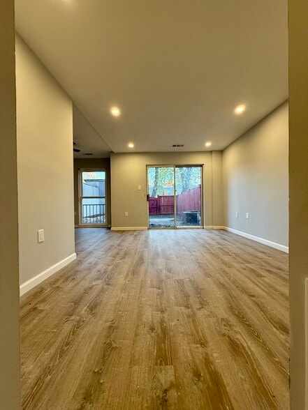 Building Photo - 238 Stevenson Sq