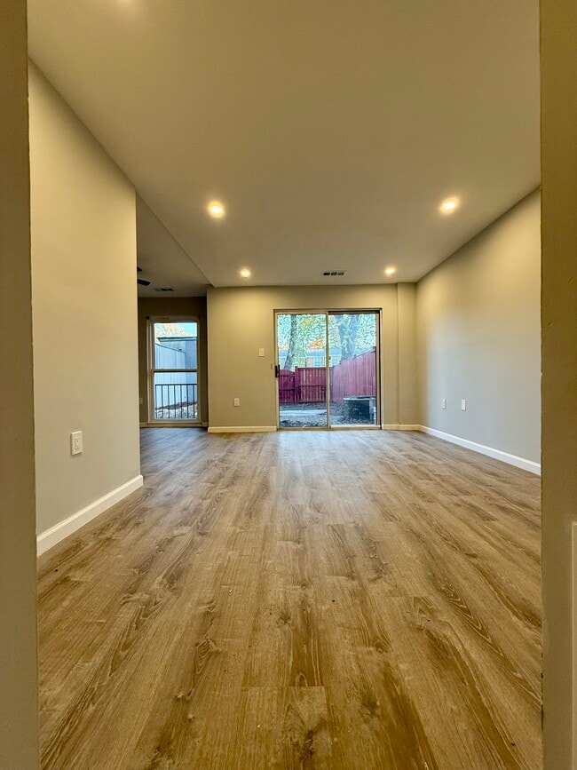 Building Photo - 238 Stevenson Sq