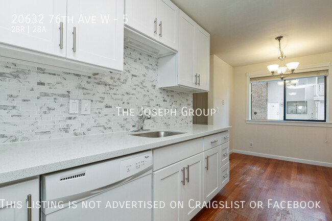 Building Photo - Charming 2BD/1.5BA Edmonds Condo!