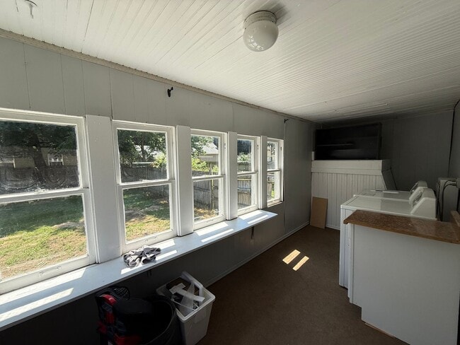 Building Photo - Charming 3 Bedroom, 1 Bath Home in the Swa...