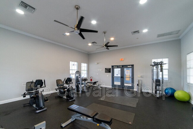 Building Photo - 6646 S Goldenrod Rd