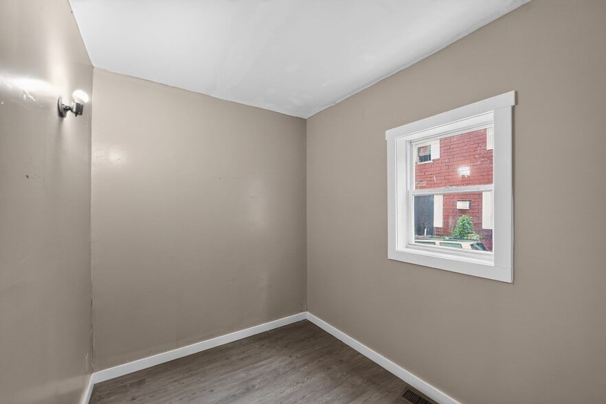 Building Photo - 362 9th St