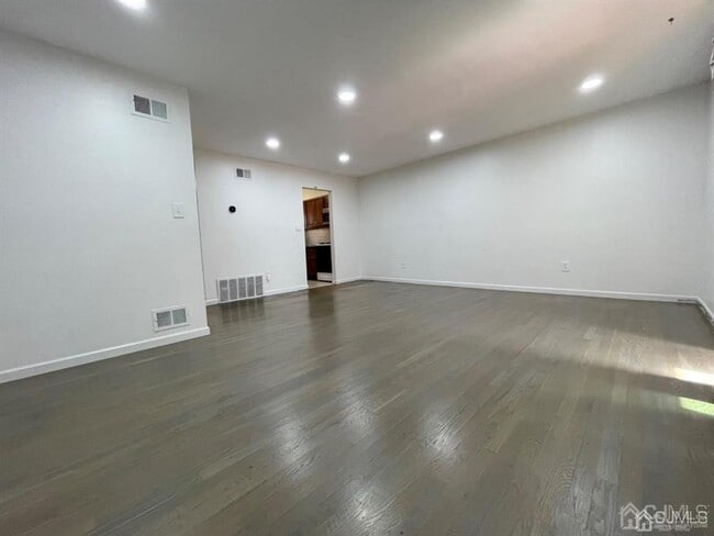 Building Photo - 115 Redbud Rd