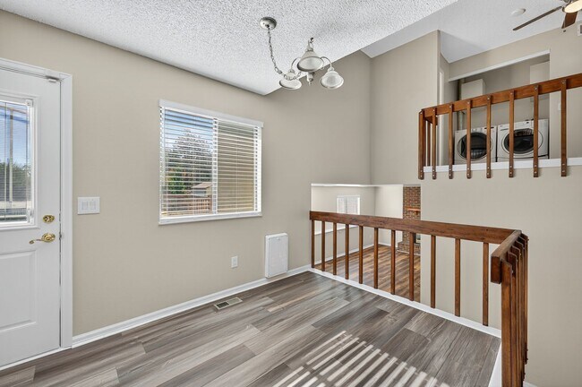 Building Photo - For Rent: Charming 4-Bedroom Tri-Level in ...