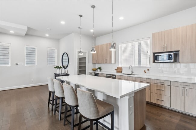 Building Photo - 1509 Elgin St