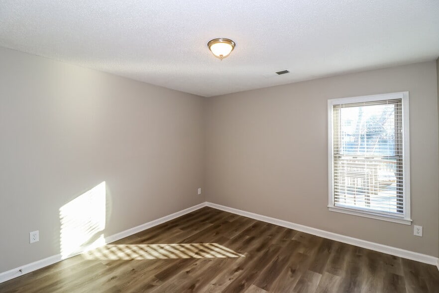 Building Photo - 8901 Raspberry Ln