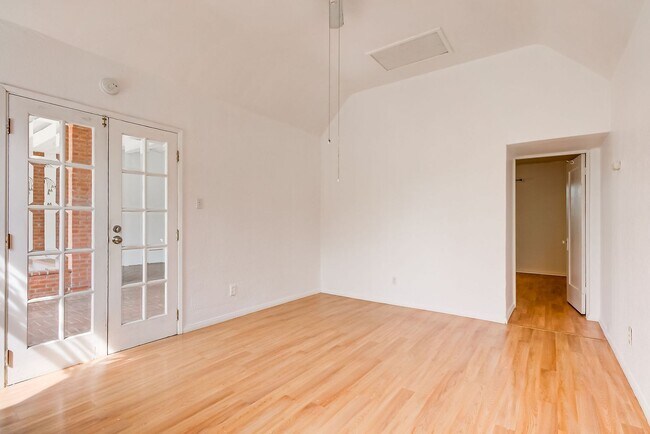 Building Photo - 288 S Coronado St