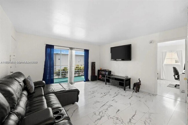 Building Photo - 4043 NW 16th St