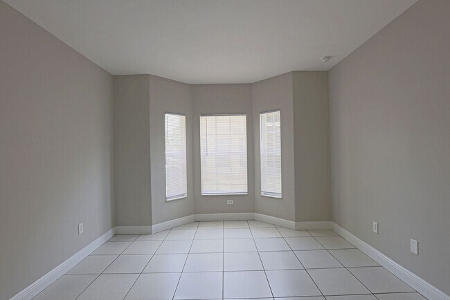 Building Photo - Villas at Venezia 4160-101