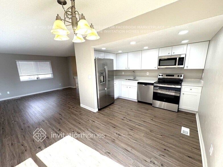 Building Photo - 3204 W 135th Ave